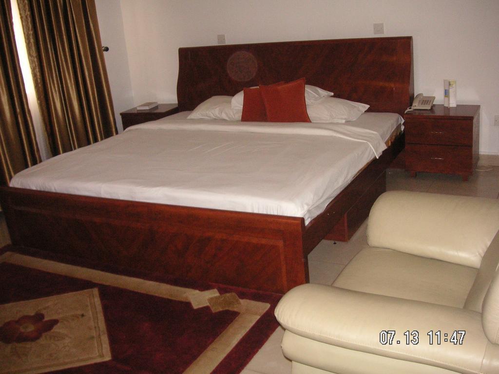 The Habitat Suites International Лагос Номер фото