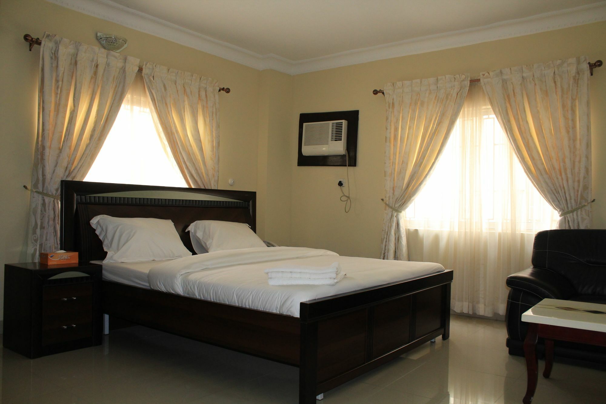 The Habitat Suites International Лагос Экстерьер фото